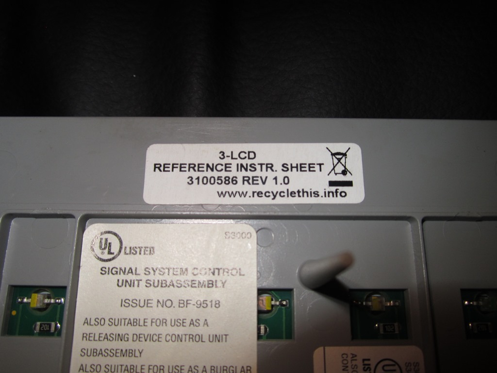 EST_3-LCD_Label